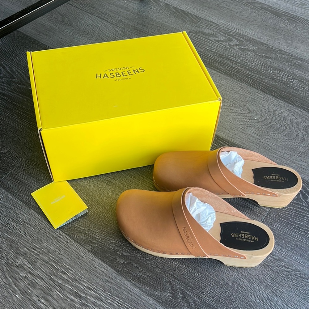 NWB Swedish hasbeens clogs in Nature tan